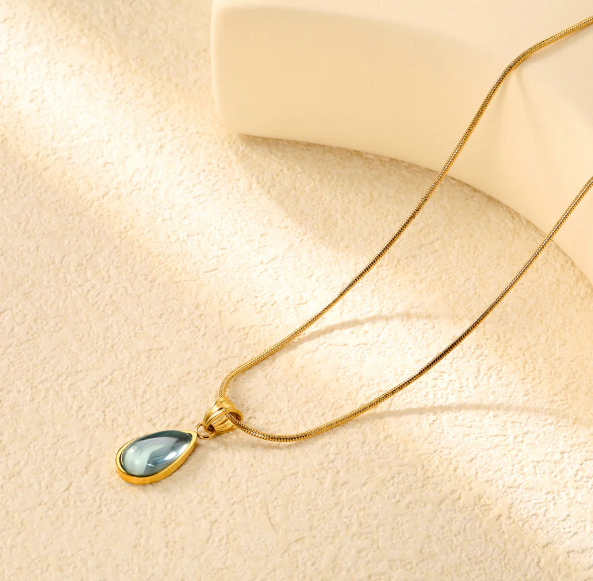 Round White Diamond Pendant Stainless steel +18K Gold Plated